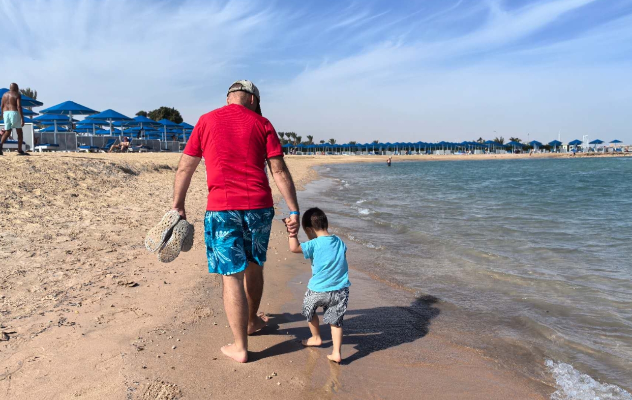 Spaziergang am Strand des Albatros Makadi Hotels