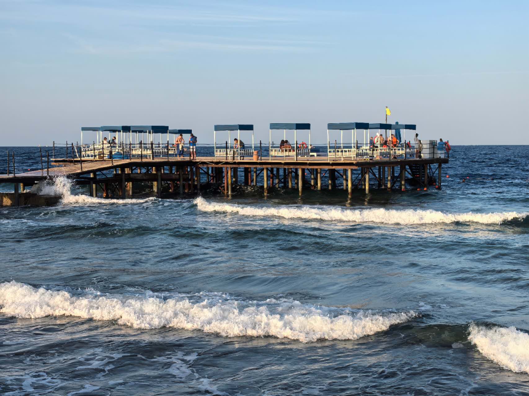 Schnorchel- und Fischbeobachtungsplattform des Albatros Makadi Hotels